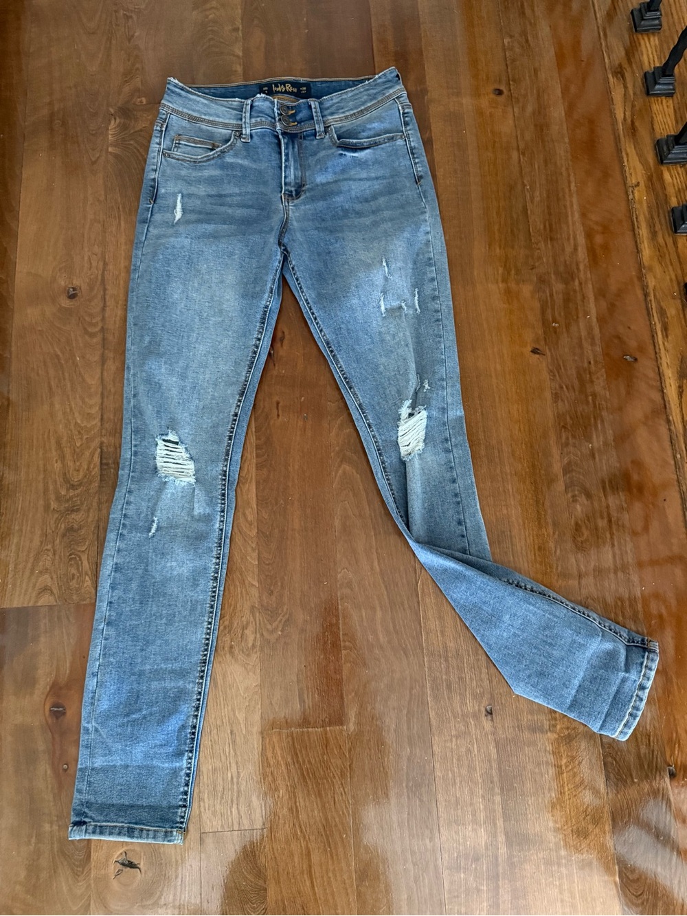 Indigo rein women’s jeans ripped look size 9 W28 L27
